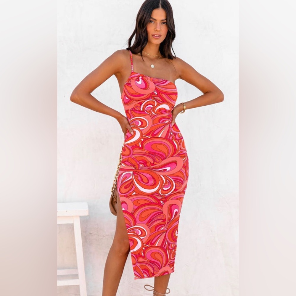 Vici RICCI ONE SHOULDER CUTOUT MIDI DRESS. Medium. New with tags